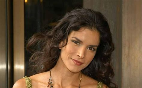 Patricia Velasquez’s Measurements: Bra Size, Height, Weight。